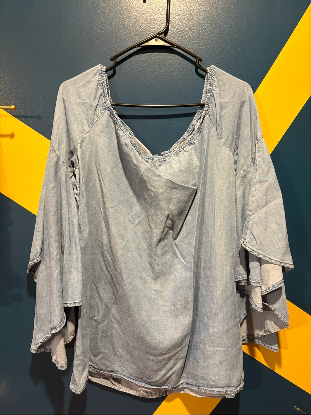 Appraisal Light Wash Denim Bell Sleeve Off The Shoulder Top EUC